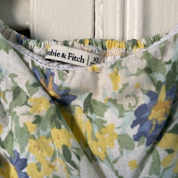 A&F Linen Blend Puff Sleeve Floral Top - Picture 2 of 3